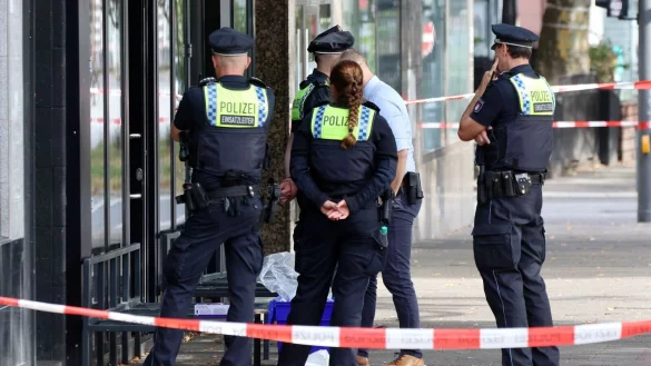 Die Polizei ermittelt - aber bisher konnte den Angaben zufolge noch kein Tatverdächtiger festgenommen werden. - © Bodo Marks/dpa