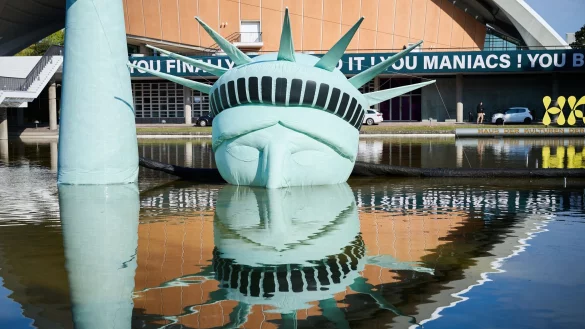 Böhmermanns Ausstellung «Die Möglichkeit der Unvernunft» eröffnete in Berlin. - © Annette Riedl/dpa