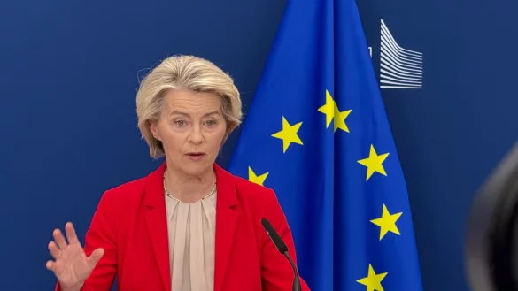 Kommisionspräsidentin von der Leyen: Die Digitalbranche fürchtet, dass die EU ihr Digitalgesetz im Zollstreit mit den USA lockert (Archivbild) - © Helena Dolderer/dpa