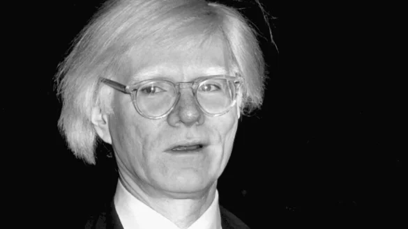 Allein der Siebdruck des Pop-Art-K&uuml;nstlers Warhol aus seiner ber&uuml;hmten K&ouml;niginnen-Serie von 1985 war etwa 15 000 Euro wert. (Archivbild) - &copy; Horst Ossinger/dpa