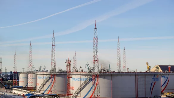 Die Rechnung hinter dem Vorhaben: Weniger Erl&ouml;se aus &Ouml;lgesch&auml;ften = weniger Geld f&uuml;r Kriegsf&uuml;hrung. (Archivbild) - &copy; Stringer/dpa