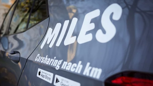 Miles kooperiert künftig mit dem Wettbewerber Bolt bei der Vermietung der eigenen Fahrzeuge. (Archivbild) - © Christian Charisius/Deutsche Presse-Agentur GmbH/dpa