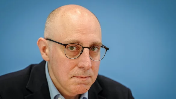 Vizepräsident Sinan Selen leitet das Bundesamt für Verfassungsschutz seit dem Ausscheiden von Ex-Präsident Thomas Haldenwang im Dezember gemeinsam mit der zweiten Vizepräsidentin, Silke Willems. (Archivfoto) - © Kay Nietfeld/dpa