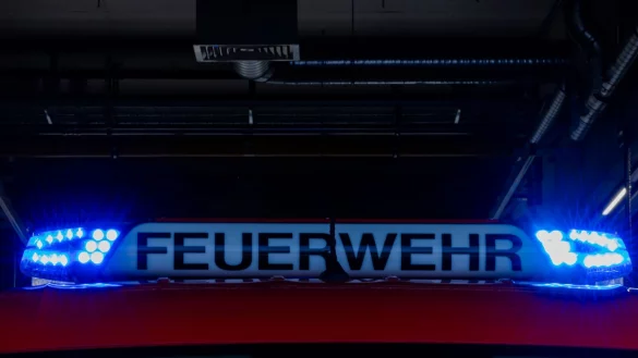 Nach einer Serie von Brandstiftungen in Duisburg ist gegen vier Mitglieder der Freiwilligen Feuerwehr erlassen worden. (Foto Illustration) - © Rolf Vennenbernd/dpa