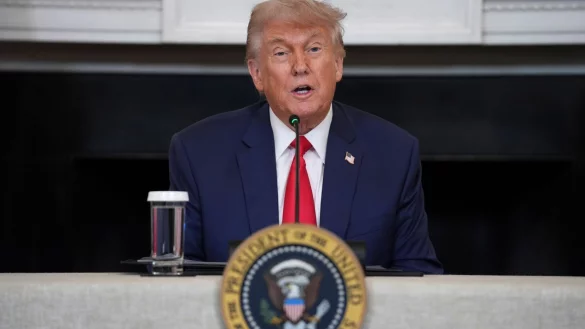 Trump hat sich für ein drastisches Vorgehen in Kalifornien entschieden. - © Evan Vucci/AP/dpa