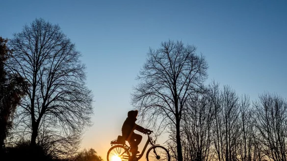 Der Sonntag wird deutlich kühler, auch nachts ist wieder Frost möglich. - © Guido Kirchner/dpa