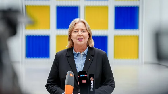 Bärbel Bas (SPD) macht die Rente zum aktuellen Schwerpunktthema ihres Ministeriums. - © Kay Nietfeld/dpa