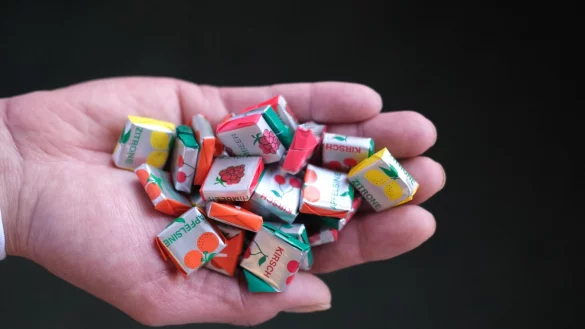 Ob zum Karneval, zum Arztbesuch oder zum Schulanfang: Die Frukas erinnern an die Kindheit. - &copy; Sebastian Willnow/dpa