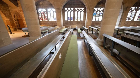 Die Zahl der Katholiken in Deutschland ist erstmals unter die Marke von 20 Millionen gesunken. (Archivbild) - © Bernd Weißbrod/dpa