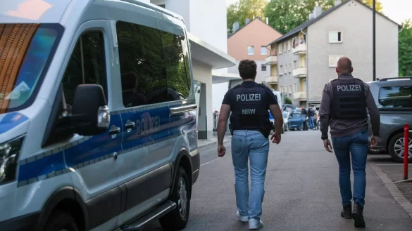Nach dem Angriff eines Mannes auf mindestens f&uuml;nf Menschen in Bielefeld gibt es einen SEK-Einsatz im Zusammenhang mit der Tat - &copy; Tim Oelbermann/dpa