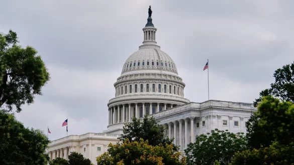 US-Präsident Trump hatte Druck auf seine republikanischen Parteikollegen im Kongress gemacht, das Gesetz zu verabschieden. - © Julia Demaree Nikhinson/AP/dpa