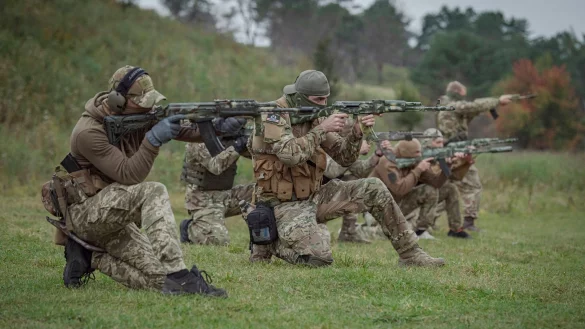 Die ukrainische Armee kann nur noch wenige M&auml;nner freiwillig f&uuml;r den Krieg mit Russland gewinnen. (Archivbild) - &copy; Andrew Kravchenko/AP/dpa