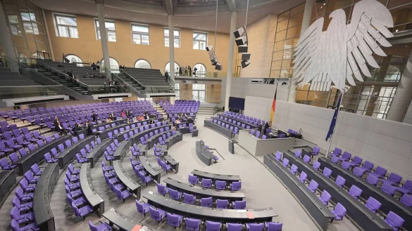 Im neu gewählten Bundestag sind Frauen mit einem Anteil von 32,4 Prozent deutlich unterrepräsentiert. (Archivbild) - © Michael Kappeler/dpa