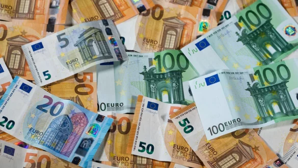 Mehr als 18 Milliarden Euro wurden 2024 beim L&auml;nderfinanzausgleich umverteilt. Das allermeiste Geld floss in den Osten der Bundesrepublik. (Symbolbild) - &copy; Jens B&uuml;ttner/ZB/dpa