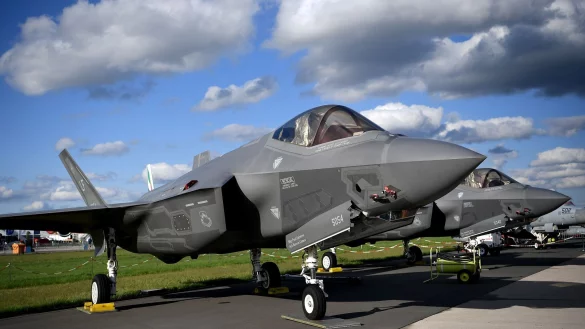 Laut Nato haben italienische Kampfpiloten die russischen Flugzeuge mit Jets vom Typ F-35 abgefangen. (Archivbild) - &copy; Britta Pedersen/dpa-Zentralbild/dpa