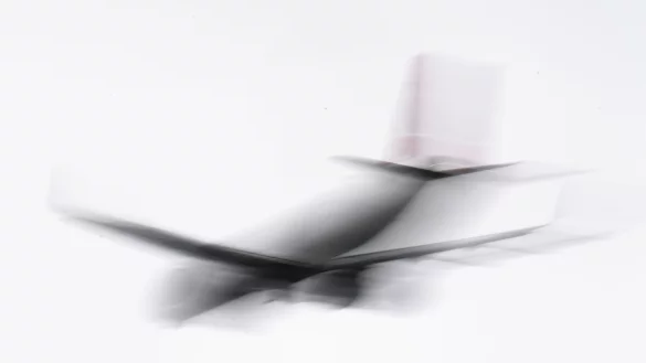 273 Fluggästen brachte die Störung an einem Triebwerk eine zusätzliche Nacht in Brindisi. (Symbolfoto) - © Julian Stratenschulte/dpa/dpa-tmn