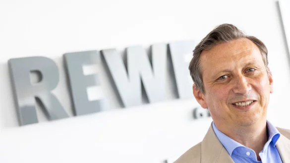 Rewe-Chef Souque ist zufrieden mit dem Jahr 2024. - © Thomas Banneyer/dpa