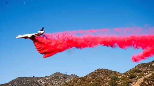 Die Feuerwehr in Kalifornien macht Fortschritte bei der Brandbekämpfung. - © Noah Berger/FR34727 AP/AP/dpa