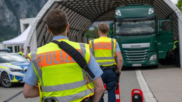 Söder hält Aufstockung der Bundespolizei für nötig. (Archivbild) - © Peter Kneffel/dpa