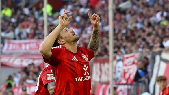 Dawid Kownacki ebnete mit seinem Treffer den Weg zum Sieg - © Roland Weihrauch/dpa