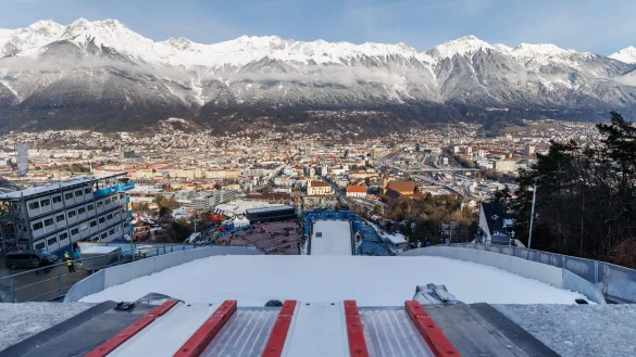 Innsbruck hofft auf den Zuschlag als Gastgeberstadt für den ESC 2026 - © Daniel Karmann/dpa