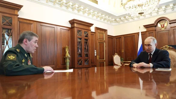 Putin überrascht mit Feuerpause über Ostern. - © Vyacheslav Prokofyev/Pool Sputnik Kremlin/AP/dpa