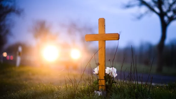 Deutschlands Straßen fordern zu viele Todesopfer. (Archivbild) - © Julian Stratenschulte/dpa