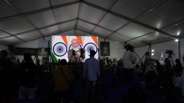 Indiens Premierminister Narendra Modi verfolgt die Aktivitäten der indischen Weltraumbehörde genau, wie hier bei der erfolgreichen Mondlandung Indiens. (Archivfoto) - © Aijaz Rahi/AP/dpa