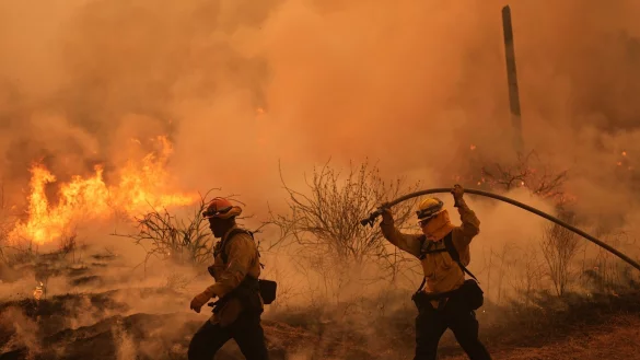Etwa 60 Kilometer nordwestlich von Los Angeles ist das «Canyon Fire» ausgebrochen. - © Marcio Jose Sanchez/AP/dpa