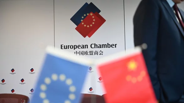 Die EU-Handelskammer sieht mehr Pessimismus unter europäischen Firmen in China. (Archivbild) - © Johannes Neudecker/dpa