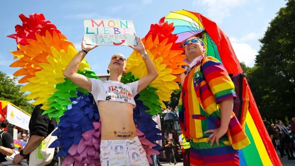 Bunt, laut und politisch: Die Pride Parade in Hamburg findet zum 45. Mal statt. - &copy; Christian Charisius/dpa