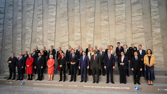 Die Nato-Außenminister beraten in Brüssel. - © Virginia Mayo/AP/dpa