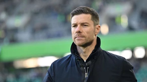 Xabi Alonso bleibt vor dem Bundesliga-Gipfel gegen die Bayern betont cool. - &copy; Swen Pf&ouml;rtner/dpa
