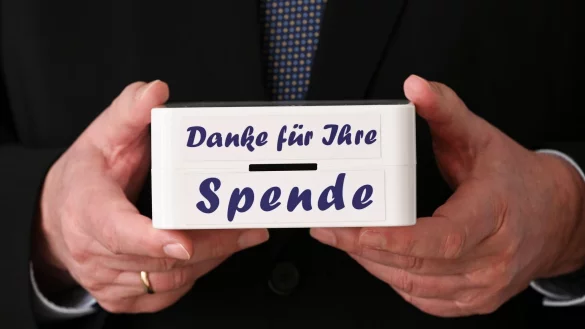 Auch 2024 spendeten wieder viele Millionen Privatpersonen Geld für andere. (Symbolbild) - © Jens Kalaene/dpa