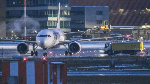 Gefrierender Regen hat in Stuttgart den Luftverkehr beeinträchtigt. (Archivbild) - © Marius Bulling/onw-images/dpa