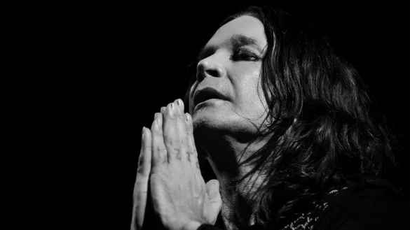 Erst vor wenigen Wochen stand er mit Black Sabbath ein letztes Mal auf der Bühne. Nun ist Ozzy Osbourne gestorben. (Foto von 2010) - © Roni Rekomaa/Lehtikuva/dpa