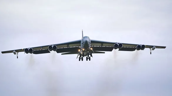 Ein US-Passagierflugzeug musste einem Milit&auml;rflugzeug ausweichen. (Symbolbild) - &copy; Ben Birchall/PA Wire/dpa