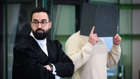 Ein 24-Jähriger ist nach einem massiven Angriff auf den jüdischen Studenten Lahav Shapira in Berlin-Mitte verurteilt worden. (Foto Archiv) - © Bernd von Jutrczenka/dpa