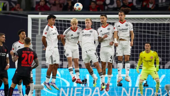 Alejandro Grimaldo sorgte mit seinem Freisto&szlig; f&uuml;r die fr&uuml;he Bayer-F&uuml;hrung. - &copy; Christoph Reichwein/dpa