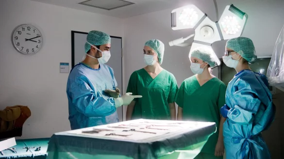 Viele Bewerber um einen Medizinstudienplatz gehen leer aus. (Archivbild) - &copy; Julian Stratenschulte/dpa