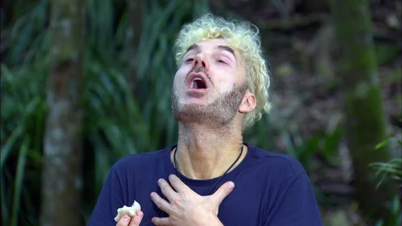 Überwinden von Ängsten: Sam Dylan stellt sich den Dschungelprüfungen – doch besonders die, bei denen Krabbeltiere eine Rolle spielen, sind eine große Herausforderung. - © RTL/dpa-tmn