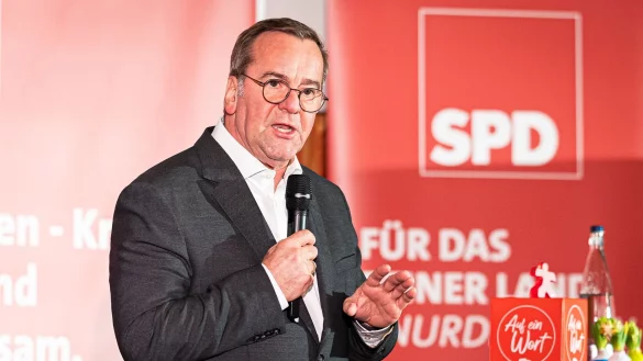 Pistorius landete deutlich vor der grünen Bundestagsabgeordneten Swantje Michaelsen. (Archivbild) - © Moritz Frankenberg/dpa