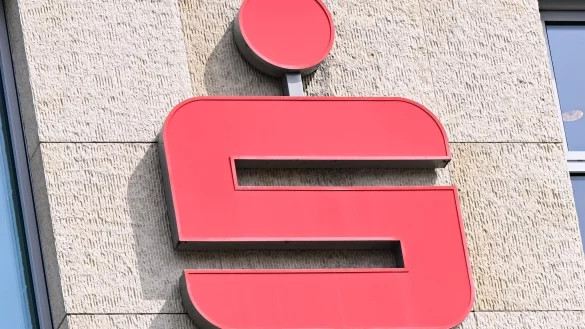 Sparkassen gehen neue Wege bei der Kundenwerbung (Symbolbild) - © Bernd Weißbrod/dpa