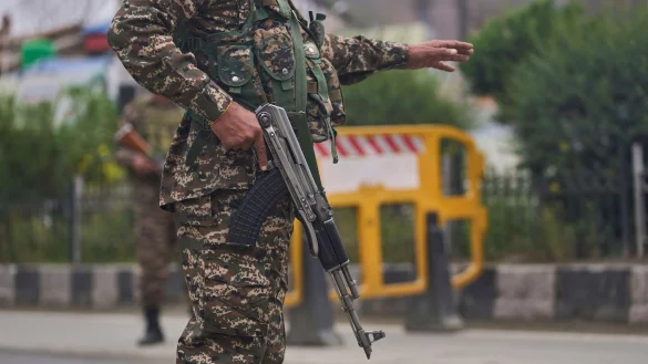 Im aufgeheizten Konflikt zwischen Indien und Pakistan sollen die Waffen wieder schweigen. - &copy; Dar Yasin/AP/dpa