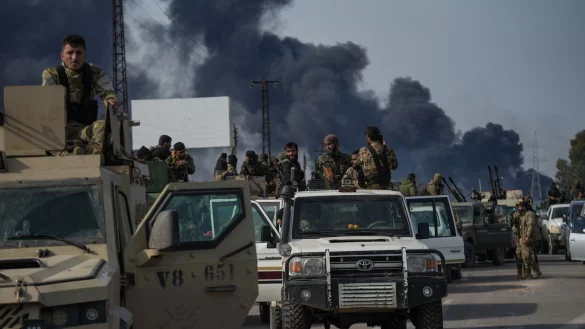 Die syrischen Streitkräfte liefern sich heftige Gefechte mit Anhängern des gestürzten Ex-Präsidenten al-Assad. (Archivbild) - © Moawia Atrash/dpa