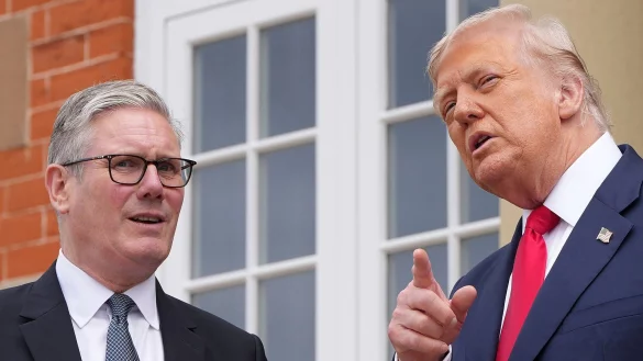 US-Pr&auml;sident Trump droht Russland mit einer Fristverk&uuml;rzung bei den Z&ouml;llen. - &copy; Christopher Furlong/Pool Getty Images Europe/AP/dpa