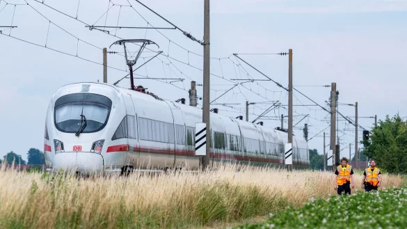 Mehrere Menschen wurden bei dem Angriff verletzt. (Archivfoto) - © Armin Weigel/dpa