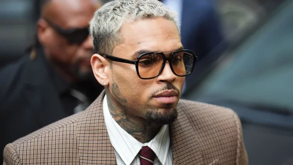 Chris Brown bestreitet, in London im Februar 2023 einen Musikproduzenten angegriffen zu haben. - © James Manning/PA Wire/dpa
