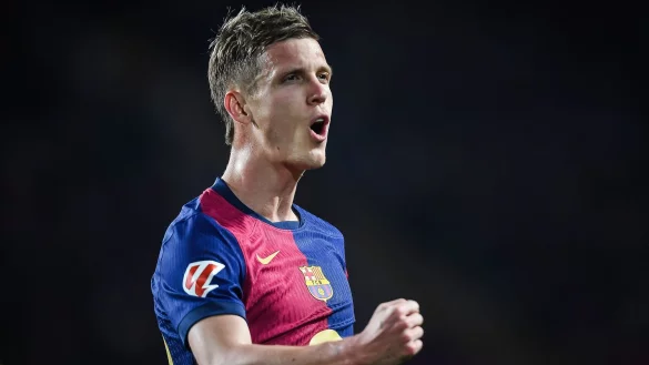 Barcelonas Dani Olmo verletzt sich im Spiel gegen Osasuna. - © Matthieu Mirville/ZUMA Press Wire/dpa