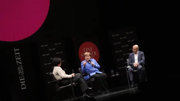 Und dann sucht Angela Merkel plötzlich nach Worten. - © Marcus Brandt/dpa